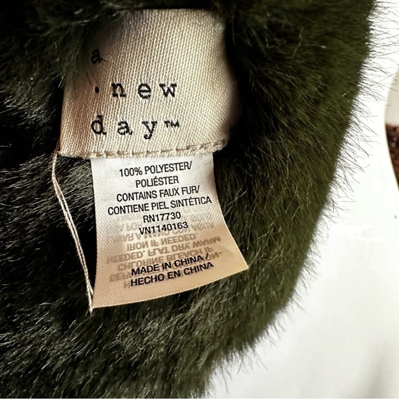 A New Day Faux Fur Forrest Green Scarf Stole Cozy - Picture 6 of 8